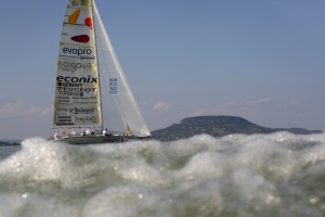 45. Kékszalag Nagydíj Balaton-kerülõ vitorlásverseny